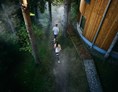 Wellnesshotel: Joggen im Wald - Naturhotel Waldklause