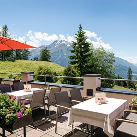 Wellnesshotel: Panorama Terrasse mit Blick in das obere Inntal - Inntalerhof - DAS Panoramahotel