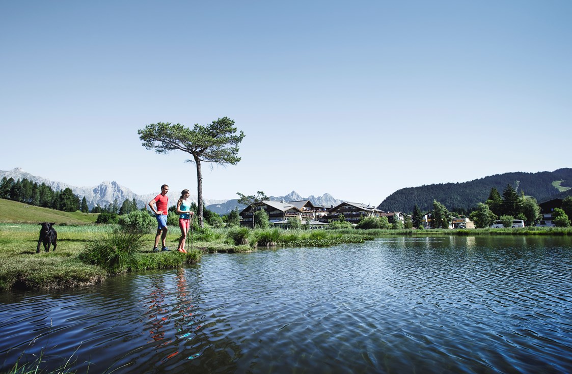 Wellnesshotel: Nordic Walking am Wildsee - Spaziergänge und Wanderungen in allen Schwierigkeitsgraden in der Olympiaregion Seefeld - Inntalerhof - DAS Panoramahotel