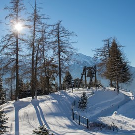 Wellnesshotel: Die Friedensglocke im Alpenraum - bei uns im Garten - läutet täglich für den Frieden in den Alpenländern - Inntalerhof - DAS Panoramahotel