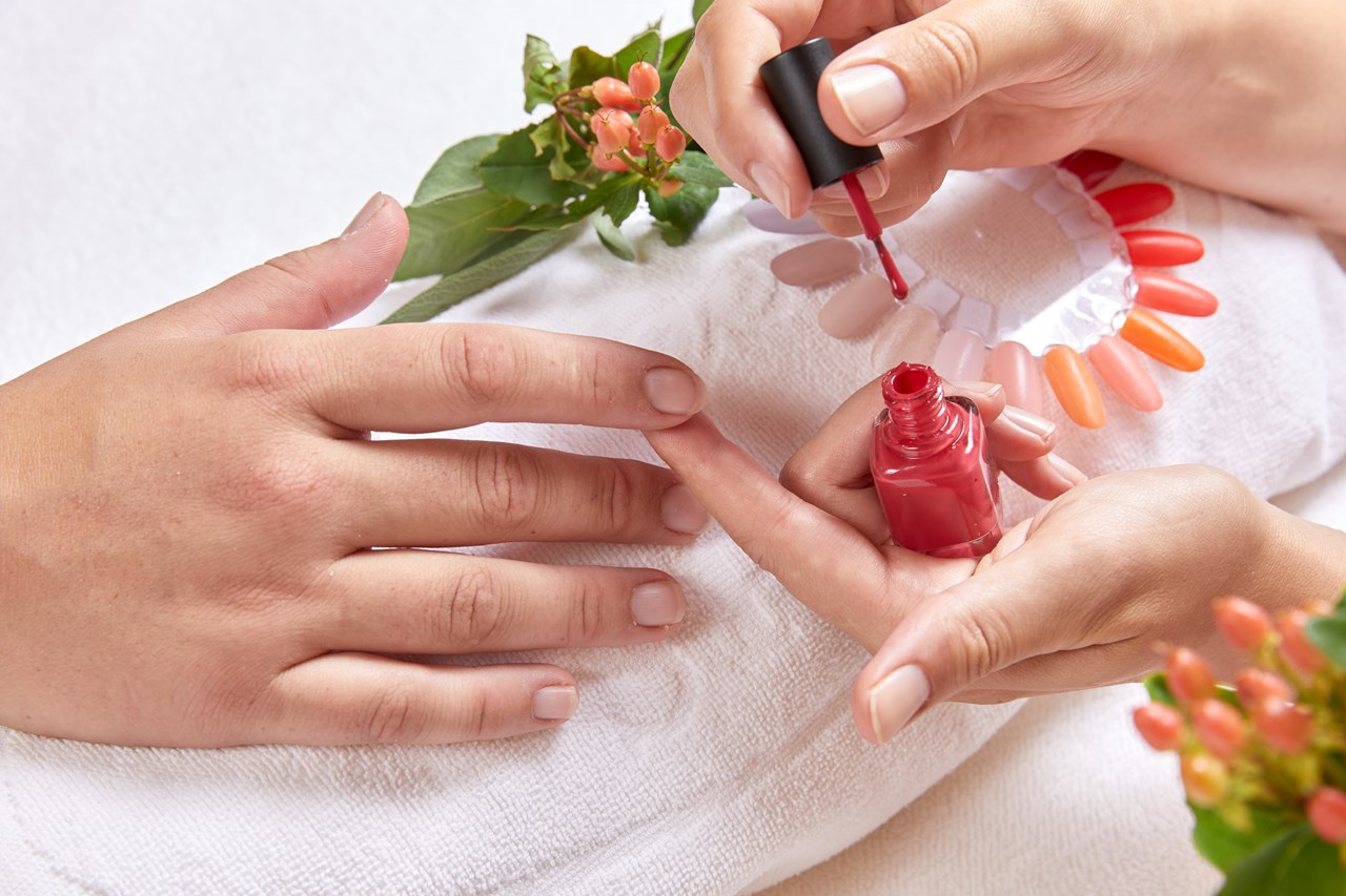 Relais & Chateaux Hotel Singer Behandlungen im Detail Singer's SPA-Maniküre