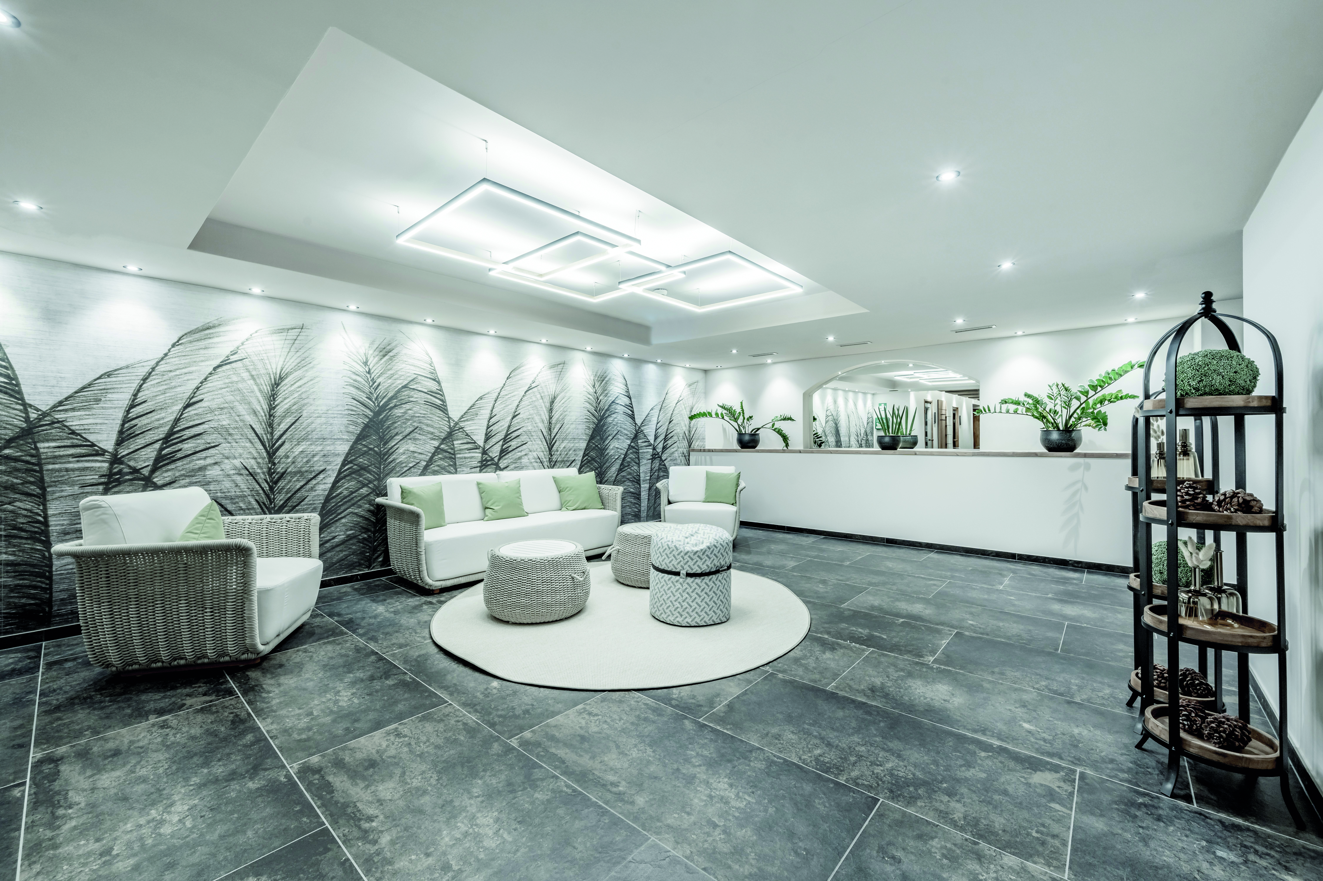 Wellnesshotel: Alpine Spa Sitzmöglichkeiten  - SKI | GOLF | WELLNESS Hotel Riml - Sauna | Spa