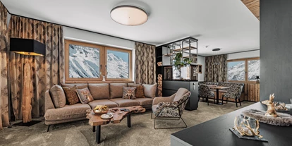 Wellnessurlaub - Dorf Tirol - Chalet Wohnzimmer - SKI | GOLF | WELLNESS Hotel Riml****S