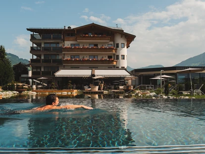 Wellnessurlaub - Fahrradverleih - Innsbruck - Schwimmen im neuen 25m Outdoor-Sportpool  - HELD - Hotel & SPA****s