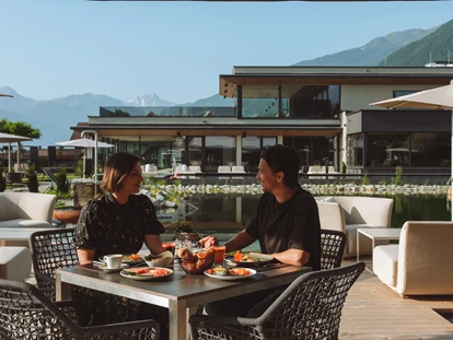 Wellnessurlaub - Fahrradverleih - Innsbruck - Frühstück auf der Sonnenterrasse - HELD - Hotel & SPA****s