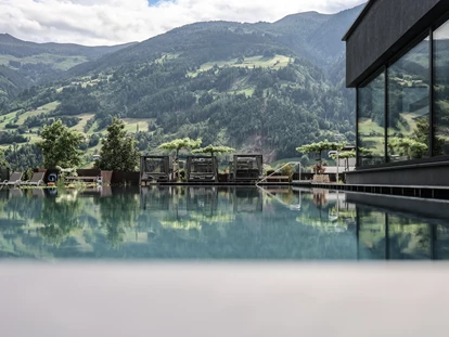 Wellnessurlaub - Fahrradverleih - Innsbruck - Infinity Sportbecken im neuen GartenSPA  - HELD - Hotel & SPA****s
