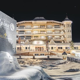 Wellnesshotel: Nachtaufnahme Winter - Traumhotel Alpina