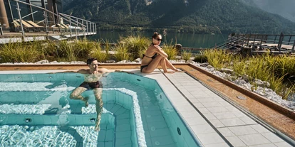 Wellnessurlaub - Klassifizierung: 4 Sterne S - Ampass - Ein Whirlpool zur Seeseite ladet zum verweilen ein. - aja Fürstenhaus am Achensee