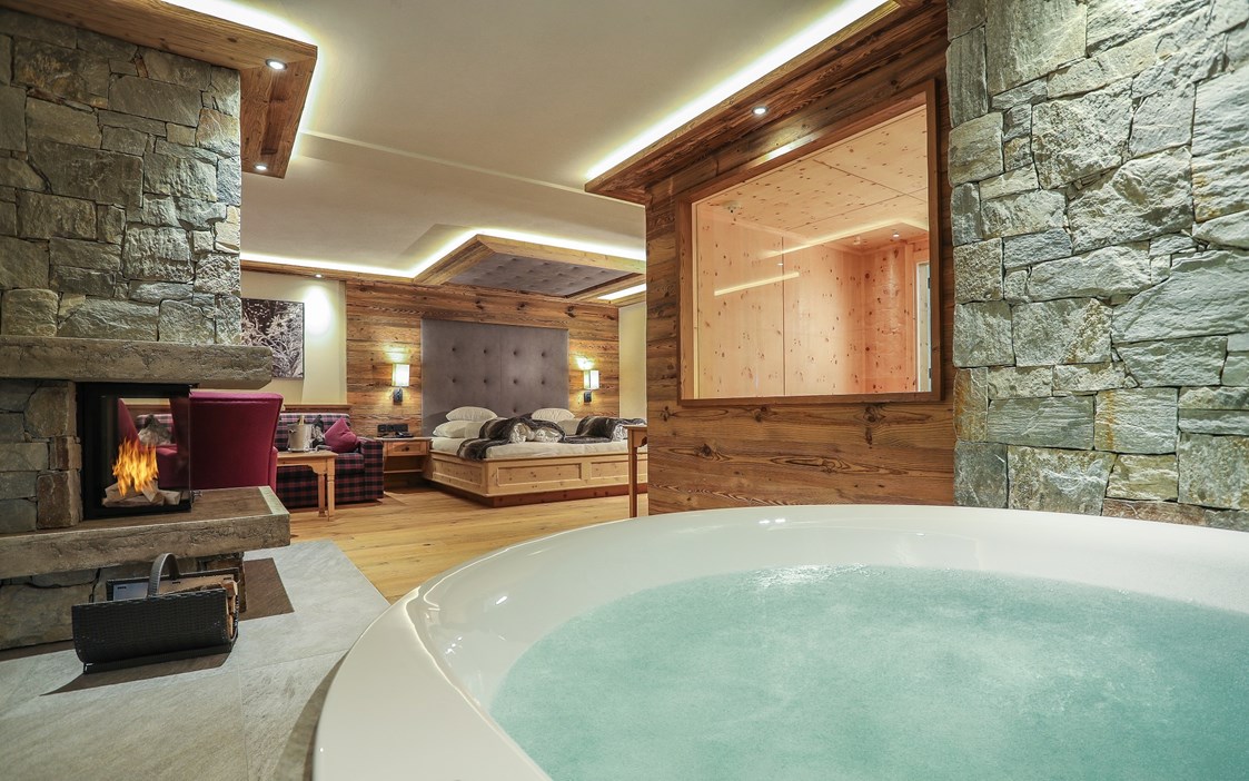 Wellnesshotel: Luxus Wellness Suiten mit eigener Sauna und Whirlpool im Zimmer - Verwöhnhotel Kristall - Wellnesshotel für Erwachsene am Achensee
