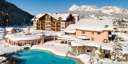 Wellnessurlaub - Babysitterservice - Urlaub im Tannheimer Tal in Tirol im Wellnesshotel ...liebes Rot-Flüh mit großem Freibad - Wellnesshotel ...liebes Rot-Flüh