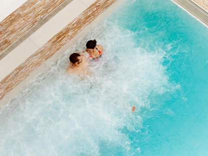 Wellnessurlaub - Preisniveau: gehoben - Boltigen - Hotel Eden Spiez Solebad Sprudelliegen Eden Spa - Hotel Eden Spiez