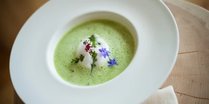 Wellnessurlaub - Oberbozen - Echtes Essen: im TONZHAUS kocht Gastgeber Andreas mit seinem Team mit frischen und heimischen Zutaten - Hotel TONZHAUS