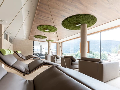Wellnessurlaub - Dorf Tirol - Panorama-Ruheraum im Vivana Spa - Aktiv und Wellnesshotel Traube Post ****