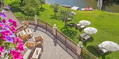 Wellnessurlaub - Dorf Tirol - Terrasse und Liegewiese - Hotel Weihrerhof