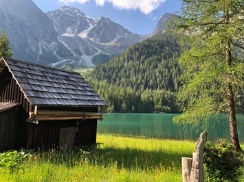 Mirabell Dolomites Hotel Luxury Ayurveda & Spa Ausflugsziele Antholzer See - Rundwanderung