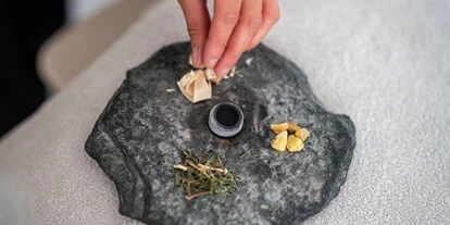 Wellnessurlaub - Dorf Tirol - Wellness- Räuchern - Naturhotel Rainer