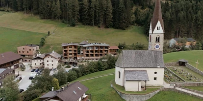 Wellnessurlaub - Dorf Tirol - St. Ursula Kirche - Naturhotel Rainer