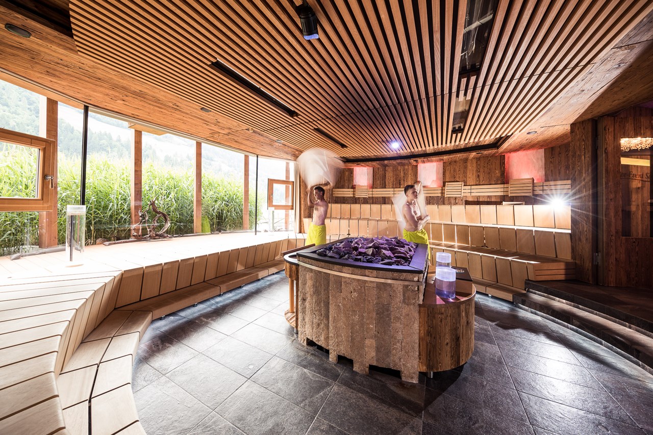 Quellenhof Luxury Resort Passeier Saunen und Bäder im Detail See-Event-Sauna