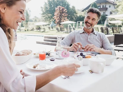 Wellnessurlaub - Corvara in Badia - Frühstück auf der Terrasse - Hotel Rudolf