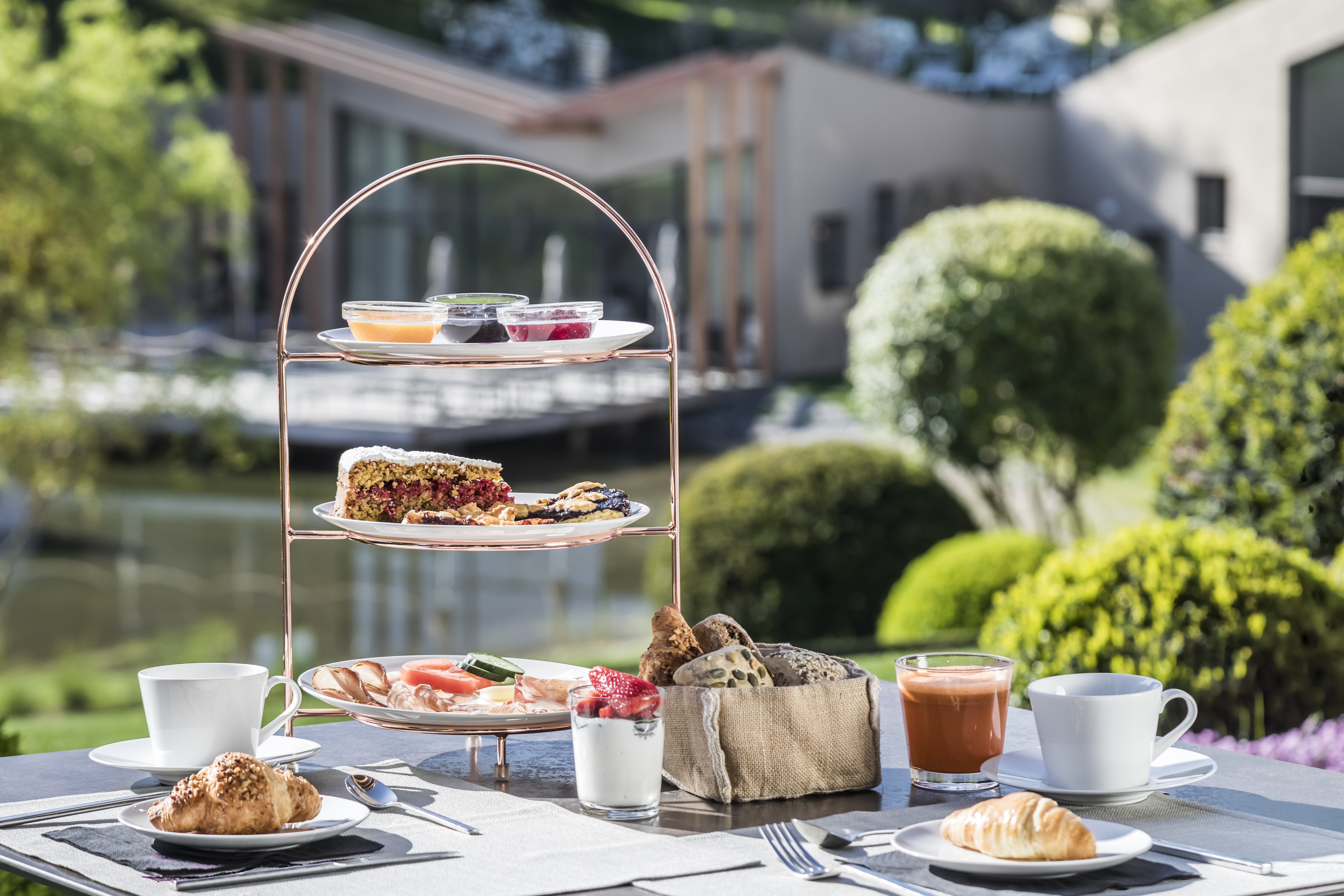 Wellnesshotel: breakfast outside - Seehof Nature Retreat