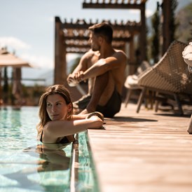 Wellnesshotel: Rooftop Infinity Pool - Sonnen Resort