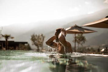 Wellnesshotel: Infinity Pool - Sonnen Resort