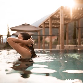 Wellnesshotel: Rooftop Infinity Pool  - Sonnen Resort