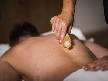 Terentnerhof Massagen im Detail Rücken-Ritual