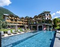 Wellnesshotel: Outdoor pool - TEVINI - Dolomites Charming Hotel