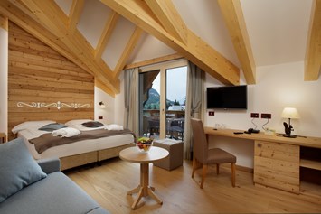 Wellnesshotel: superior deluxe room - TEVINI - Dolomites Charming Hotel