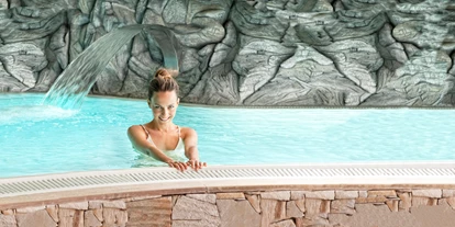 Wellnessurlaub - Dorf Tirol - Schwimmbad in vierten Stock - Wellness Hotel Engel