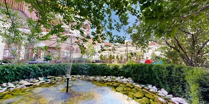 Wellnessurlaub - Dorf Tirol - Teich - Wellness Hotel Engel