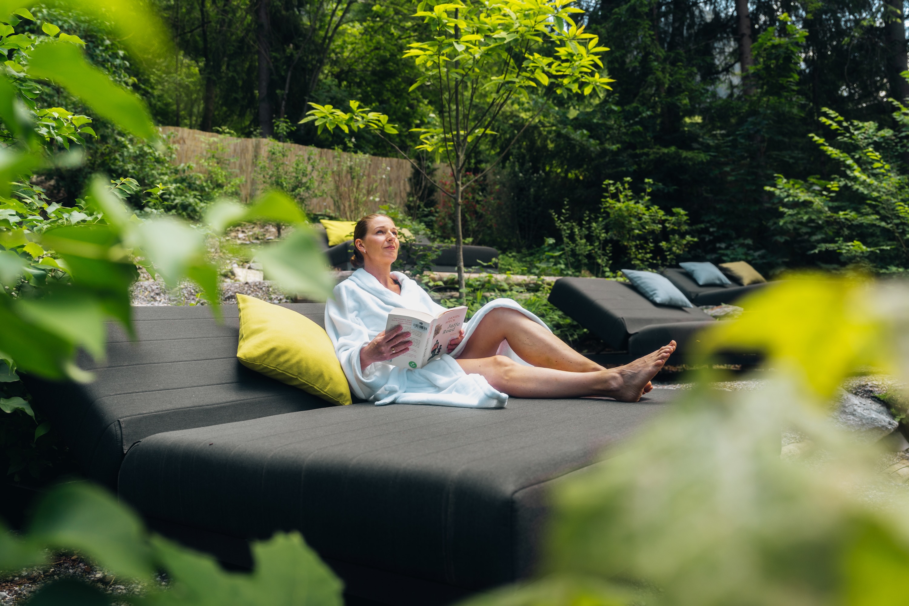Wellnesshotel: Unsere Day-Beds im Naturschatten - Hotel Prinz-Luitpold-Bad - Sauna | Spa