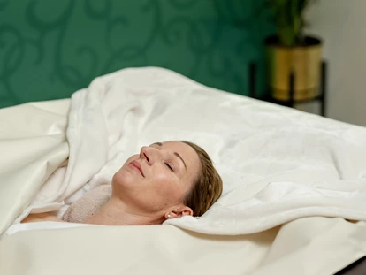 Wellnessurlaub - Fontanella - Entspannung in der Softpackliege. - Hotel Prinz-Luitpold-Bad