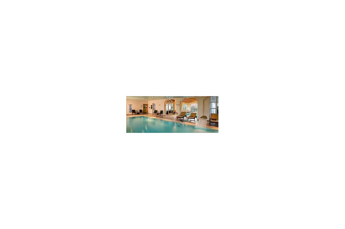 Wellnesshotel: Thermalschwimmbecken - Hotel Quellenhof
