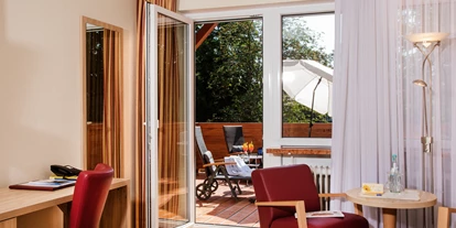 Wellnessurlaub - Pools: Sportbecken - Metten - Ostseitzimmer 1. OG - Hotel Quellenhof