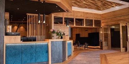 Wellnessurlaub - Gesichtsmassage - Perkam - Rezeptionsbereich - Wellnesshotel Randsbergerhof