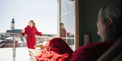 Wellnessurlaub - Gesichtsmassage - Perkam - Ruheraum mit Blick über die Stadt Cham - Wellnesshotel Randsbergerhof