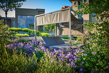 Wellnesshotel: Wunderschöne Gartenanlage mit zusätzliche Relaxmöglichkeiten - Hotel Reinerhof ****