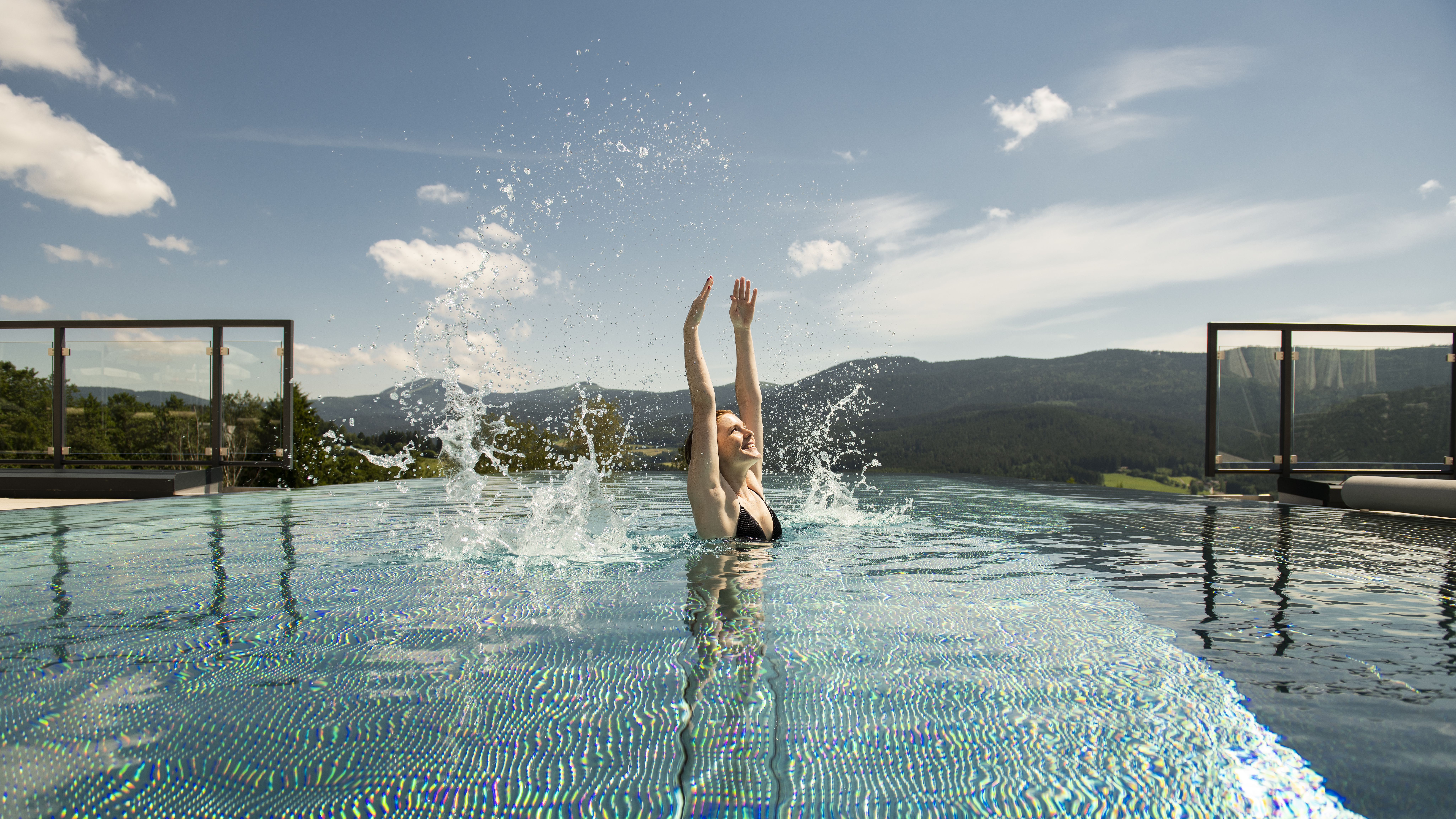 Wellnessurlaub - Paarmassage - Deutschland - Infintiypool - Wellness- & Erlebnisresort Sonnenhof Lam im Himmelreich| Bayerischer Wald