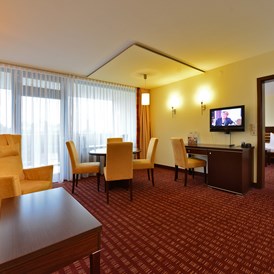 Wellnesshotel: Suite im Haupthaus Haus 1 (ca. 70 qm), buchbar für 1 oder 2 Erwachsene, Kinder auf Anfrage - Hotel Sonnenhügel Familotel Rhön