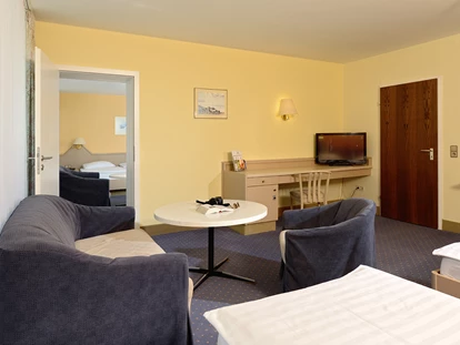 Wellnessurlaub - Schweinfurt - Standard 2-Raum-Appartement (ca. 70 qm, 2 Doppelzimmer mit Verbindungstür) im Nebengebäude Haus 2 oder Haus 3, buchbar für 2 Erw. und mind. 1, max. 4 Kinder, weitere Kinder auf Anfrage
 - Hotel Sonnenhügel Familotel Rhön