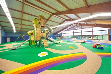 Wellnesshotel: 1.200 qm Indoor-Spielplatz für Kinder - Hotel Sonnenhügel Familotel Rhön