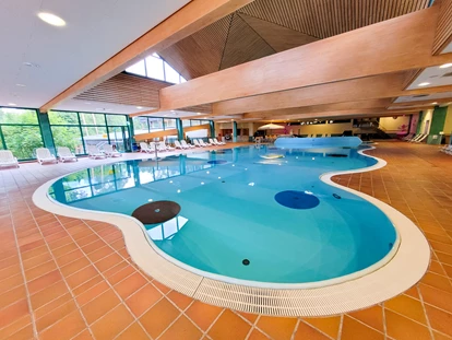 Wellnessurlaub - Schweinfurt - Innenbecken - Hotel Sonnenhügel Familotel Rhön