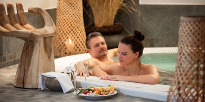 Wellnessurlaub - Ruhpolding - Whirlpool Wellnessbereich IM GARTEN - Salzburger Hof Leogang