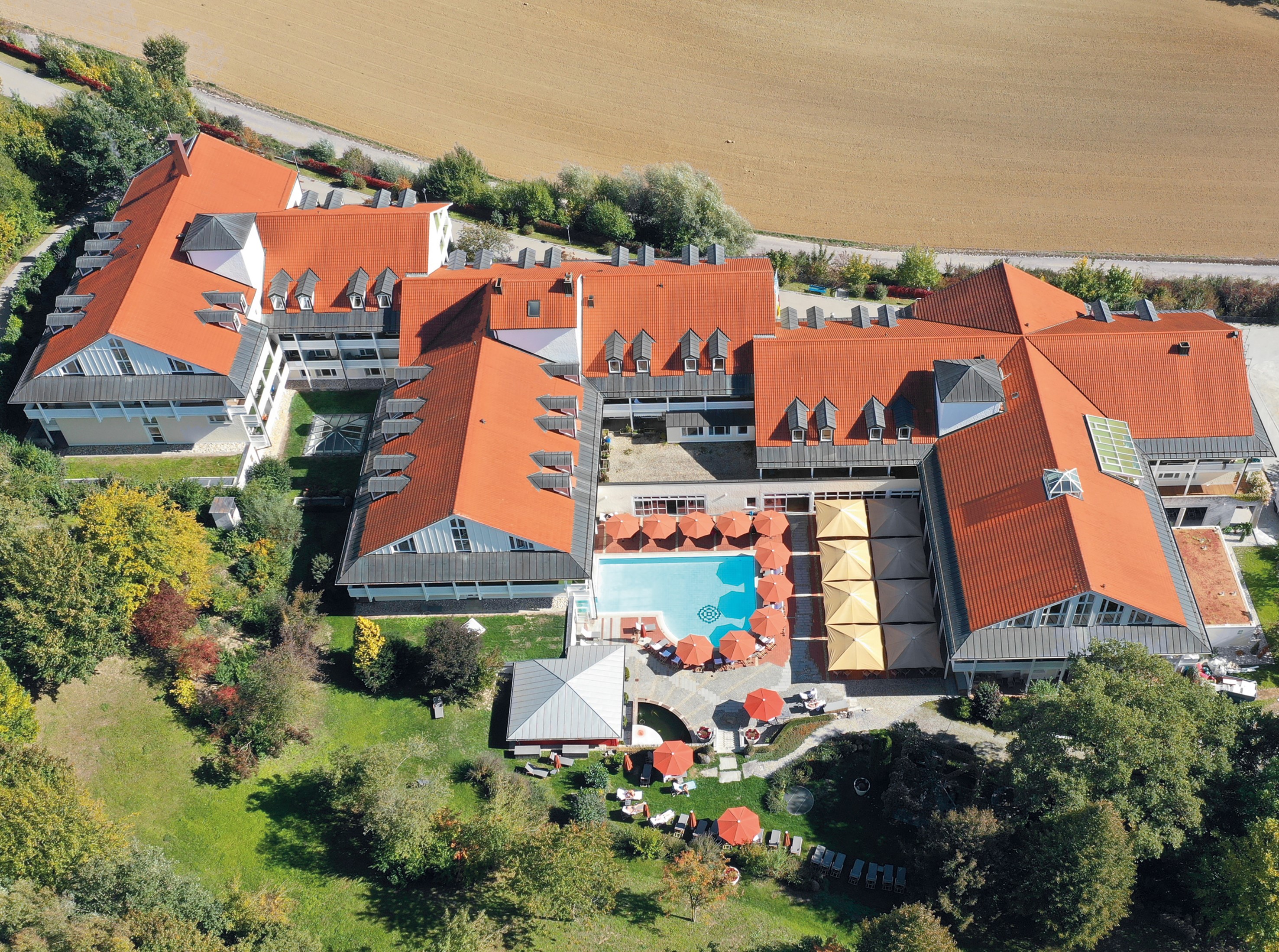 Wellnessurlaub - Bayern - Luftaufnahme - Hotel St. Wolfgang*****