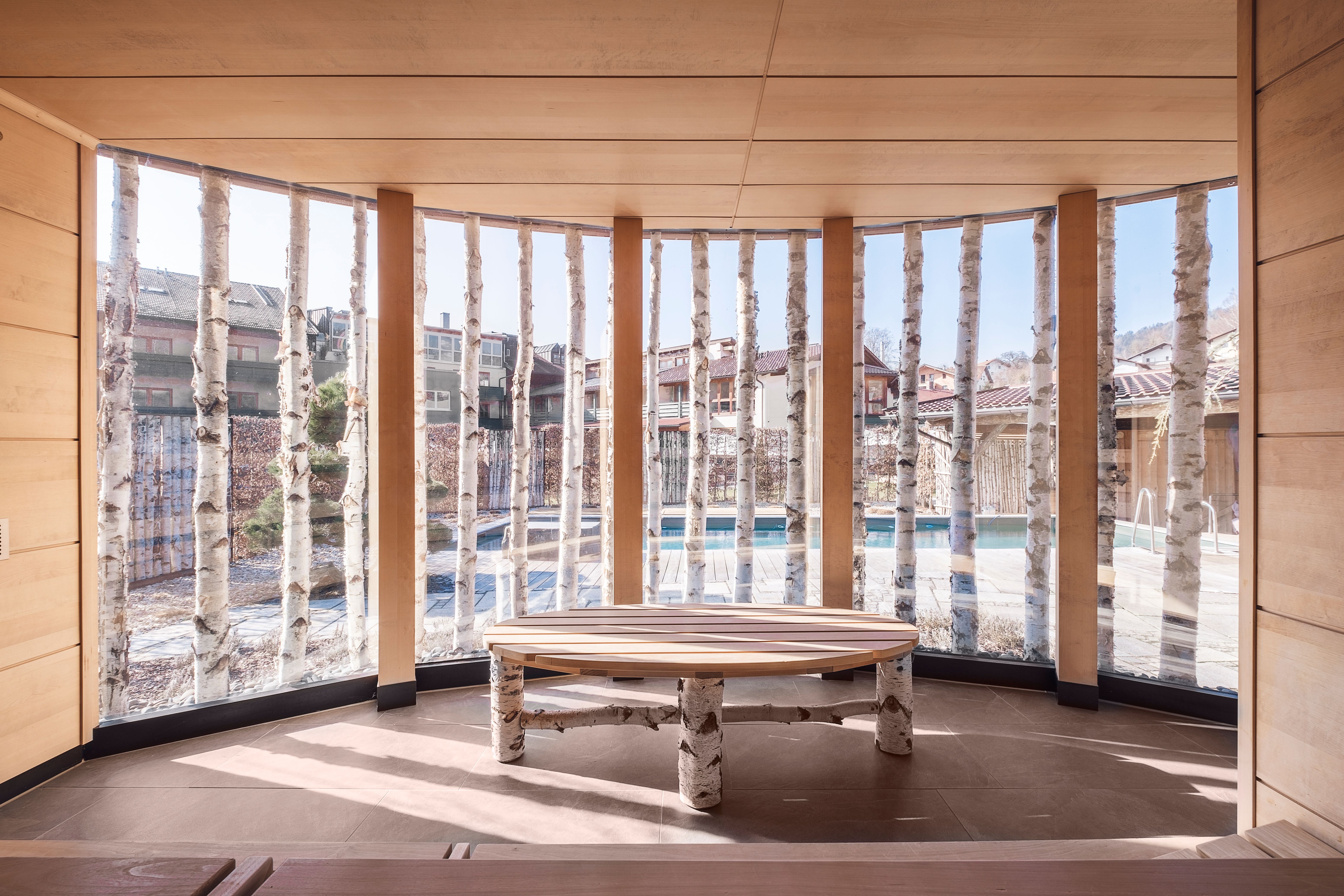 Hotel Zum Kramerwirt Saunen und Bäder im Detail Bio-Birkensauna mit Glasfront (75°C)