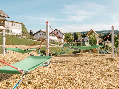 Wellnessurlaub - Klassifizierung: 4 Sterne - Bischofsmais - Outdoor-Spielbereich Kinder  - Hotel Zum Kramerwirt
