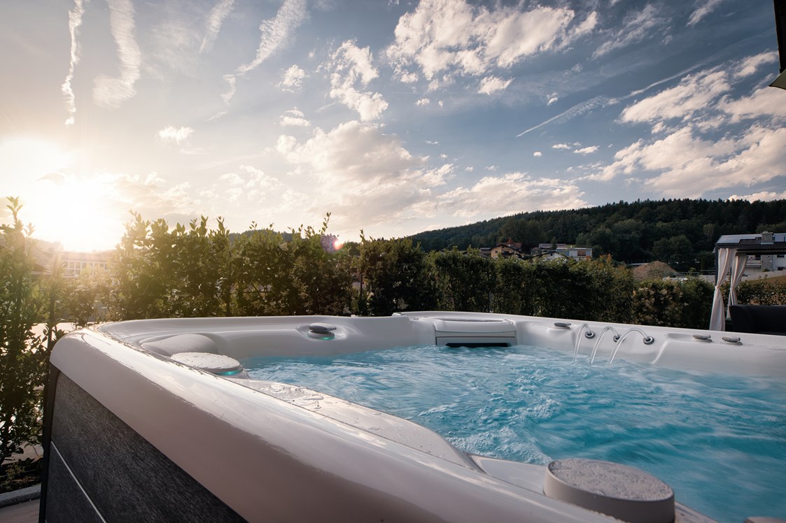 Wellnesshotel: Outdoor-Hot-Whirlpool
Luxus Chalet  - Hotel Zum Kramerwirt