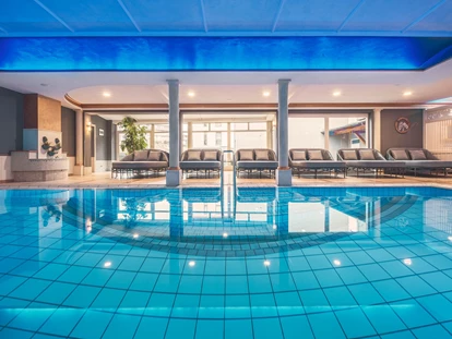 Wellnessurlaub - Klassifizierung: 4 Sterne - Bischofsmais - Hallenbad  - Hotel Zum Kramerwirt